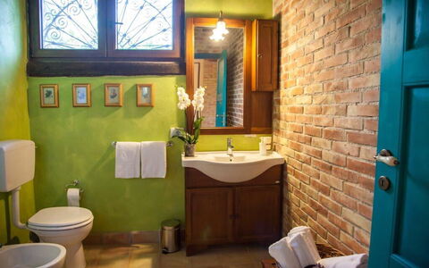 Casa Goel: Interior Design, Mobilia, Parete, Lavandino Del Bagno, Legna, Pavimentazione, Idraulico Fixture, Pavimento, Bagno, Camera