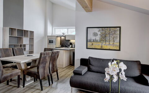 Saalbach-Hinterglemm 150: Mobilia, Interior Design, Divano, Pavimentazione, Soffitto, Legna, Camera, Pavimento, Soggiorno, Appartamento