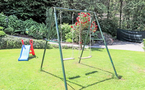 Velden am Wörthersee 39: Attrezzatura Giochi All'Aperto, Giardino, Prato, Shade, Tempo Libero, Terreno Di Gioco, Backyard, Parco, Cortile, Swing