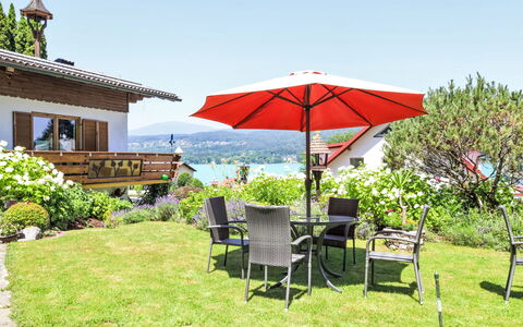 Velden am Wörthersee 39: Arbusto, Mobilia, Giardino, Mobili Da Esterno, Prato, Ombrello, Landscaping, Shade, Tavolo Esterno