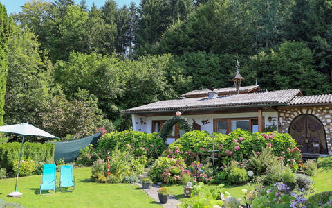 Velden am Wörthersee 39: Arbusto, Giardino, Villetta, Groundcover, Primavera, Landscaping, Backyard, Agriturismo, Cortile