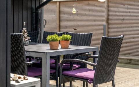 Wiebke - 50M from the Sea: Mobilia, Mobili Da Esterno, Vaso Di Fiori, Tavolo Esterno, Sedia, Pianta Della Casa, Terrazza, Giardino, Cucina & Sala Da Pranzo Tavolo, Di Vimini