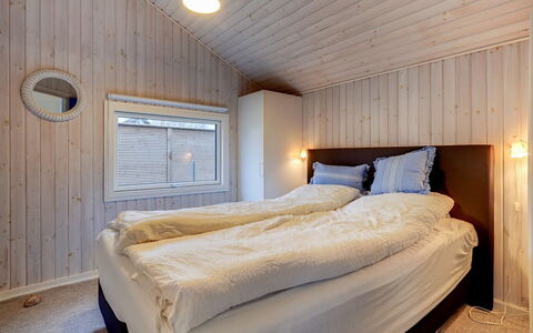 Wiebke - 50M from the Sea: Legna, Camera Da Letto, Soffitto, Letto, Interior Design, Lenzuolo, Bedding, Telaio Del Letto, Pavimento, Camera