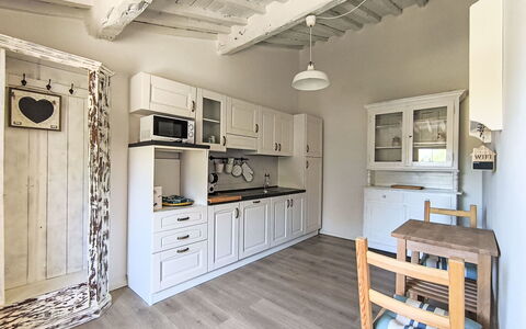 Scarlino 35: Mobilia, Interior Design, Legna, Pavimentazione, Soffitto, Pavimento, Camera, Cabinetry, Cucina, Casa