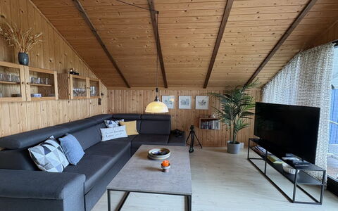 Kalervo - 2.9Km to the Fjord: Mobilia, Interior Design, Divano, Pavimentazione, Parete, Pavimento, Legna, Soggiorno, Soffitto, Camera