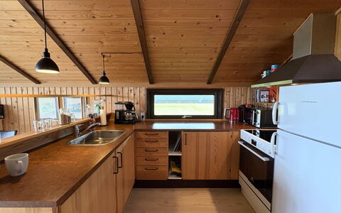 Kalervo - 2.9Km to the Fjord: Legna, Cucina, Interior Design, Controsoffitto, Pavimentazione, Pavimento, Mobilia, Soffitto, Color Legno, Elettrodomestico Da Cucina