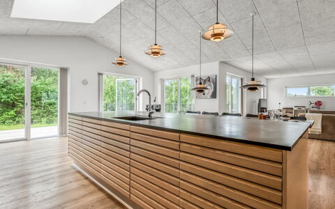 Frille - 1.5Km from the Sea: Pavimentazione, Legna, Pavimento In Legno, Interior Design, Pavimento, Cucina, Soffitto, Mobilia, Latifoglie, Color Legno