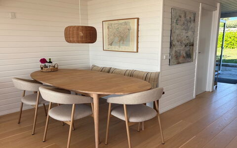Raadengaard - 400M from the Sea: Mobilia, Pavimentazione, Pavimento, Legna, Interior Design, Cucina & Sala Da Pranzo Tavolo, Tavolo, Pavimento In Legno, Sala Da Pranzo, Sedia