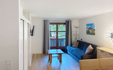 Mellau Appartments: Mobilia, Legna, Pavimentazione, Pavimento, Interior Design, Soffitto, Appartamento, Camera, Divano, Soggiorno