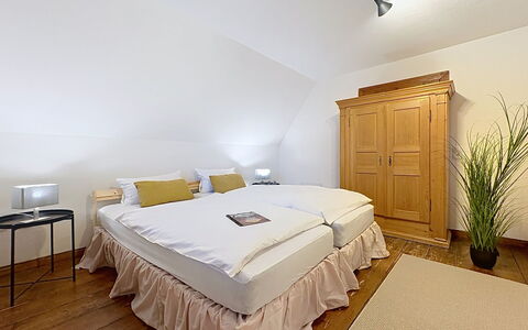 Auszeit für Körper und Seele: Mobilia, Interior Design, Letto, Camera Da Letto, Pavimento, Pavimentazione, Soffitto, Legna, Camera, Illuminazione
