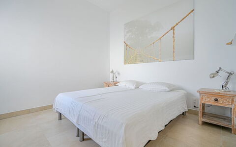 Romantica: Letto, Pavimento, Pavimentazione, Mobilia, Camera Da Letto, Legna, Interior Design, Soffitto, Bedding, Lenzuolo