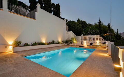 Romantica: Piscina, Ricorrere, Materiale Composito, Eco Hotel, Paesaggio Di Illuminazione, Giochi D'Acqua, Estate, Shade, Hotel, Villa