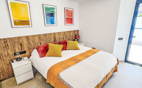 Sand, Sea and Love: Letto, Mobilia, Interior Design, Bedding, Camera Da Letto, Lenzuolo, Pavimentazione, Parete, Pavimento, Legna