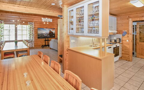 Joutsen: Legna, Villetta, Soffitto, Casa, Log Cabin, Latifoglie, Color Legno, Loft, Cucina, Legname