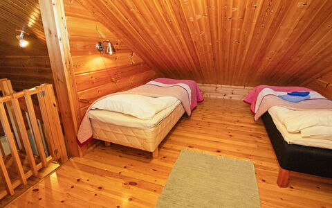 Tiira: Legna, Interior Design, Pavimento, Pavimentazione, Soffitto, Camera Da Letto, Pavimento In Legno, Letto, Mobilia, Camera