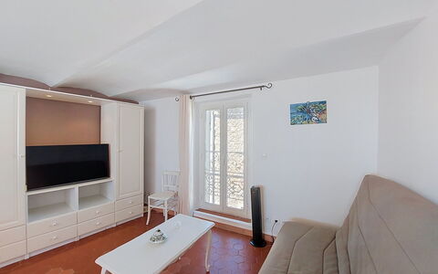 Bellevue: Mobilia, Interior Design, Pavimentazione, Pavimento, Legna, Camera, Televisione, Appartamento, Soggiorno