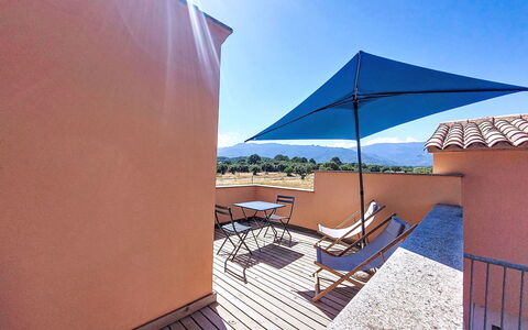 Hameau de Saint Cyprien: Mobilia, Mobili Da Esterno, Sedia, Giardino, Backyard, Shade, Cortile, Landscaping, Eco Hotel, Tavolo Esterno