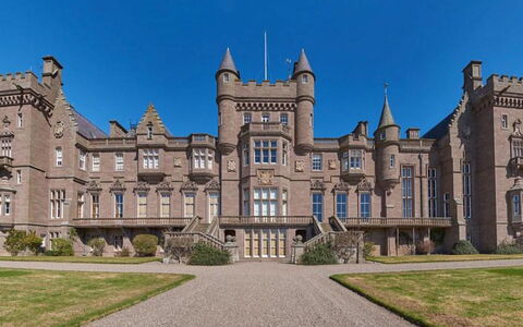 Macduff Tower: Mobilia, Mobili Da Esterno, Sedia, Giardino, Backyard, Shade, Cortile, Landscaping, Eco Hotel, Tavolo Esterno