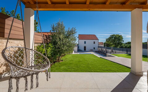 Marko: Mobilia, Mobili Da Esterno, Sedia, Giardino, Backyard, Shade, Cortile, Landscaping, Eco Hotel, Tavolo Esterno