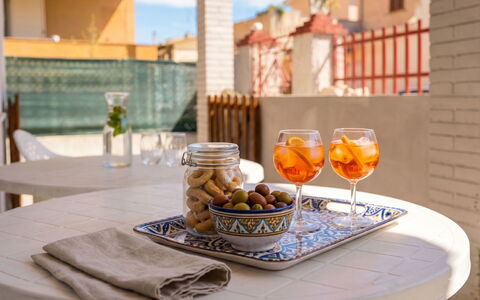 Vela Latina: Mobilia, Mobili Da Esterno, Sedia, Giardino, Backyard, Shade, Cortile, Landscaping, Eco Hotel, Tavolo Esterno