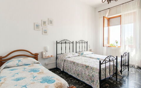 Vela Latina: Mobilia, Mobili Da Esterno, Sedia, Giardino, Backyard, Shade, Cortile, Landscaping, Eco Hotel, Tavolo Esterno