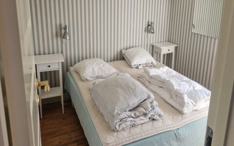 Sunaj - 350M from the Sea: Mobilia, Camera Da Letto, Interior Design, Pavimento, Legna, Pavimentazione, Lenzuolo, Letto, Biancheria, Bedding