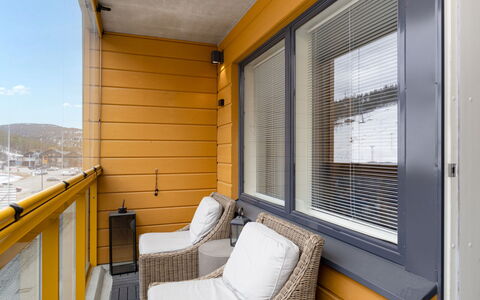 Levin Kunkku B2: Legna, Appartamento, Pavimento, Materiale Composito, Bicchiere, Color Legno, Latifoglie, Balcone, Illuminazione Diurna, Vernice