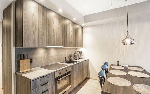 Äkäspokka: Interior Design, Pavimentazione, Legna, Soffitto, Mobilia, Pavimento, Lampada, Cabinetry, Appartamento, Pavimento In Legno