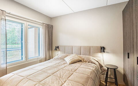 Äkäspokka: Letto, Interior Design, Camera Da Letto, Mobilia, Pavimentazione, Parete, Pavimento, Legna, Soffitto, Lenzuolo