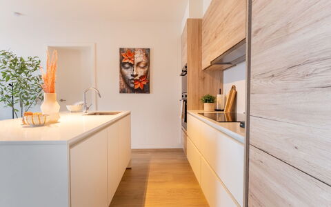O'Sea 13.02 with Seaview: Pavimentazione, Interior Design, Legna, Pavimento, Mobilia, Pavimento In Legno, Cabinetry, Cucina, Casa, Controsoffitto