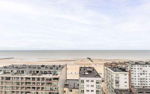 Oostende 937: Cielo, Giorno, Orizzonte, Paesaggio, Appartamento, Condominio, Mattina, Mare, Luce Del Sole