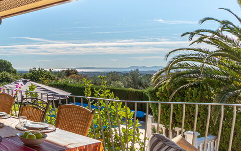 Mestral: Mobilia, Mobili Da Esterno, Sedia, Ricorrere, Shade, Eco Hotel, Tavolo Esterno, Giardino, Landscaping