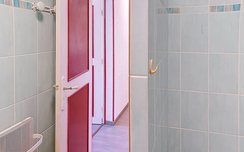 Les Dunes: Parete, Pavimentazione, Pavimento, Idraulico Fixture, Idraulico, Piastrella, Camera, Bagno, Soffitto, Rubinetto