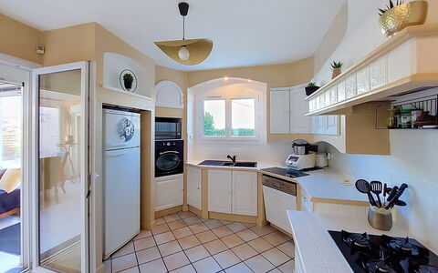 Sérénité: Elettrodomestico Da Cucina, Cucina, Apparecchio Major, Controsoffitto, Interior Design, Pavimentazione, Elettrodomestico, Mobilia, Cabinetry, Pavimento