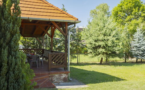 Stefano: Giardino, Shade, Villetta, Prato, Backyard, Cortile, Landscaping, Struttura Esterna, Edifici Giardino, Parco