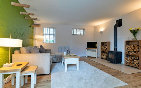 Farmhouse Cottage, Nether Burrows: Mobilia, Interior Design, Pavimentazione, Parete, Pavimento, Divano, Legna, Soffitto, Camera, Soggiorno