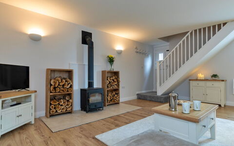 Farmhouse Cottage, Nether Burrows: Mobilia, Interior Design, Pavimentazione, Parete, Pavimento, Legna, Soffitto, Camera, Casa, Soggiorno