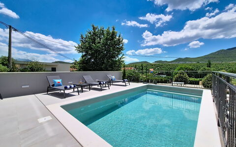Sunce: Piscina, Materiale Composito, Ricorrere, Eco Hotel, Mobili Da Esterno, Catena Montuosa, Piastrella, Shade, Giochi D'Acqua, Design