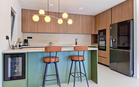 Sunce: Mobilia, Interior Design, Cucina, Controsoffitto, Lampada, Cabinetry, Pavimentazione, Legna, Soffitto, Elettrodomestico Da Cucina