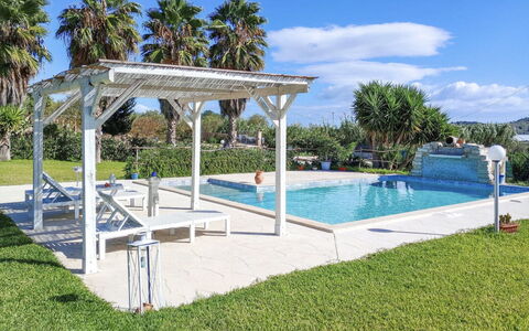 Villa Emme: Piscina, Ricorrere, Tempo Libero, Shade, Gazebo, Mobili Da Esterno, Eco Hotel, Struttura Esterna, Giardino