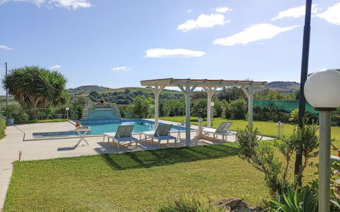 Villa Emme: Piscina, Ricorrere, Mobili Da Esterno, Tempo Libero, Shade, Giardino, Eco Hotel, Sedia, Landscaping, Backyard