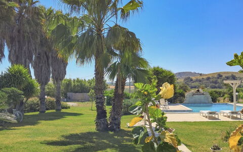 Villa Emme: Albero, Piscina, Ricorrere, Tempo Libero, Landscaping, Giardino, Eco Hotel, Shade