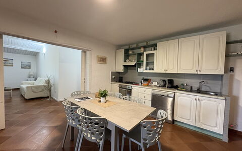 Villa Emme: Mobilia, Interior Design, Pavimentazione, Pavimento, Legna, Cucina, Soffitto, Controsoffitto, Camera, Tavolo