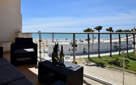 La Casa di Luigi: Mare, Oceano, Costa, Spiaggia, Shade, Balcone, Riva, Mobili Da Esterno, Sedia, Località Balneare
