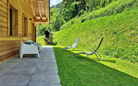 Chalet le Bleusy: Villetta, Giardino, Prato, Landscaping, Eco Hotel, Cortile, Latifoglie, Plank, Mobili Da Esterno, Agriturismo