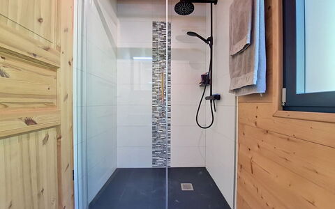 Chalet le Bleusy: Legna, Pavimentazione, Pavimento, Idraulico Fixture, Interior Design, Bagno, Idraulico, Doccia, Camera, Soffitto