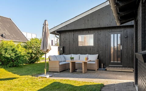 Ensio - 750M from the Sea: Legna, Mobilia, Sedia, Mare, Appartamento, Balcone, Oceano, Shade, Mobili Da Esterno, Color Legno