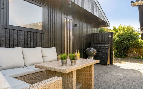 Ensio - 750M from the Sea: Legna, Mobilia, Sedia, Mare, Appartamento, Balcone, Oceano, Shade, Mobili Da Esterno, Color Legno