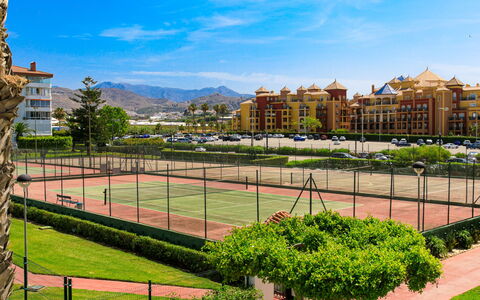 Laguna Beach Padel: Legna, Mobilia, Sedia, Mare, Appartamento, Balcone, Oceano, Shade, Mobili Da Esterno, Color Legno