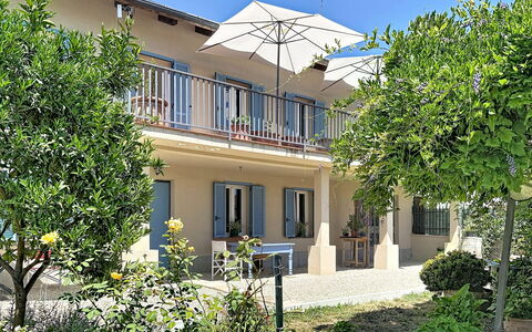 La Casetta di Palmira: Arbusto, Zona Residenziale, Shade, Portico, Estate, Mobili Da Esterno, Balcone, Giardino, Cortile, Sedia